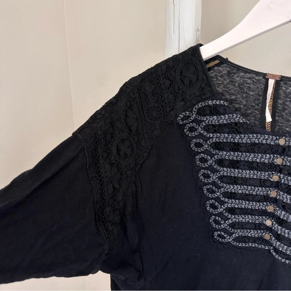 Free People Women’s Long Sleeve Embroidered and Lace Detail Shirt SZ Small
